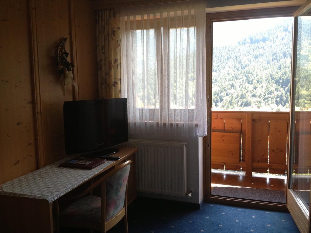 Berggasthof Hintergfoell Unken Chambre photo